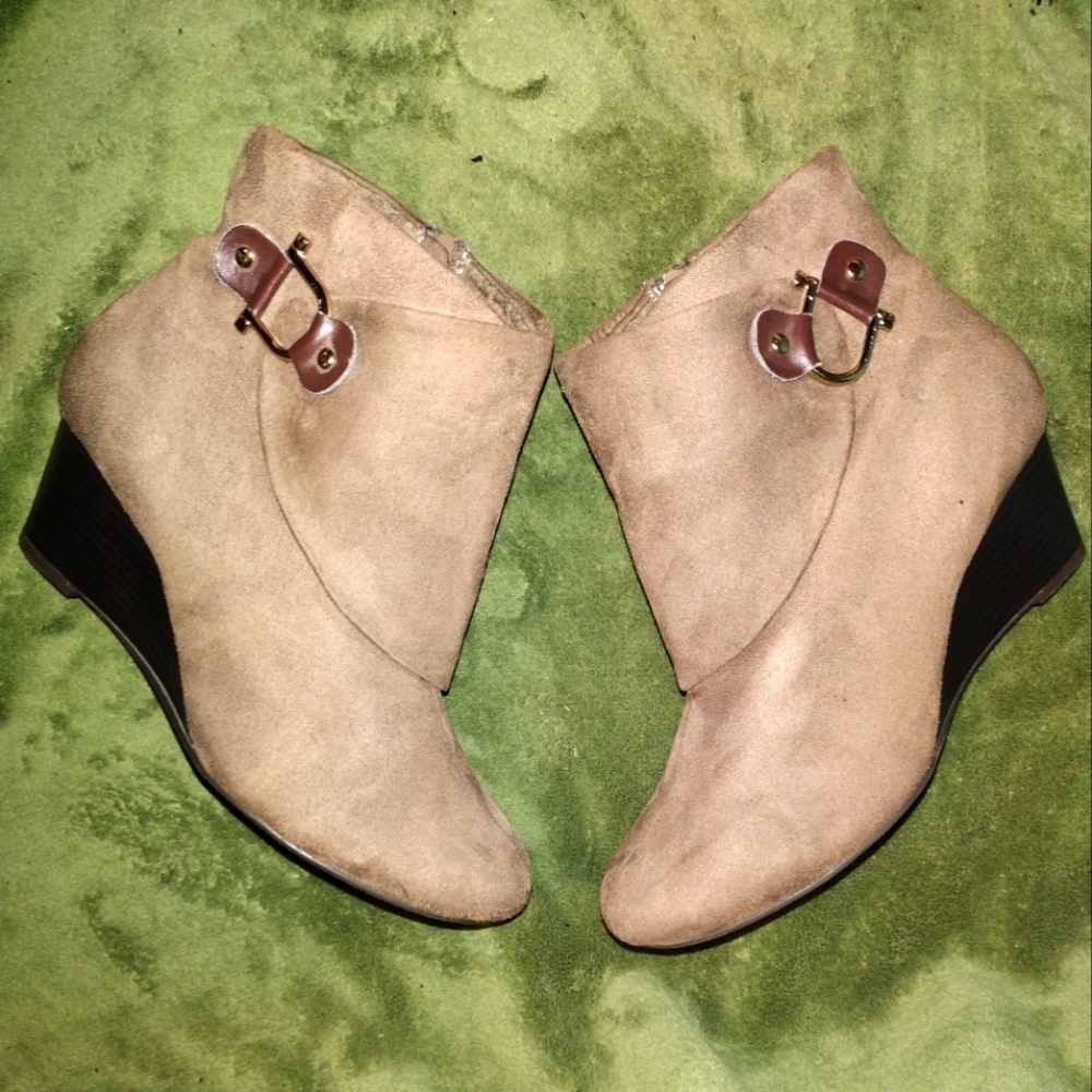 Dressbarn Tan ankle boots#71